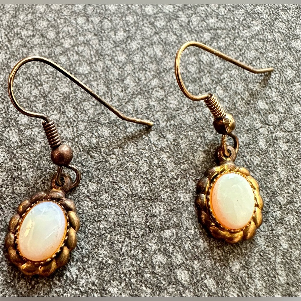 Vintage Gold-Tone Opal-Effect Oval Drop Earrings for Women — White Opalescent